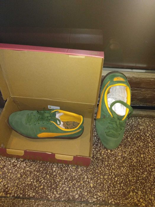 Vând o pereche de adidași Puma Club Suede Leather FS