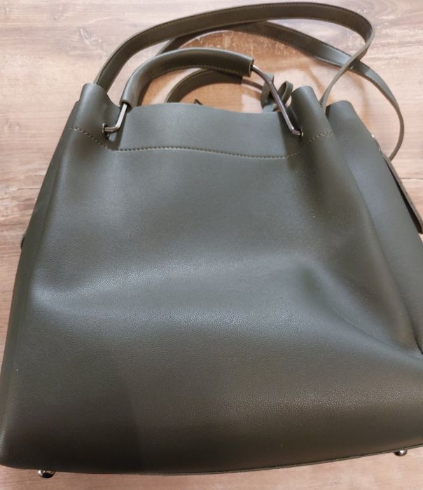 Дамска чанта в цвят маслено зелено