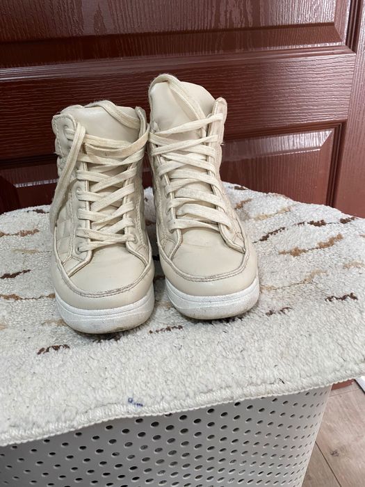 Боти със вътрешна платформа