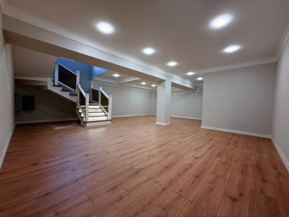 Ул.Циолоковского 6 комнат 350м² качественный ремонт танхаус 3 этажа