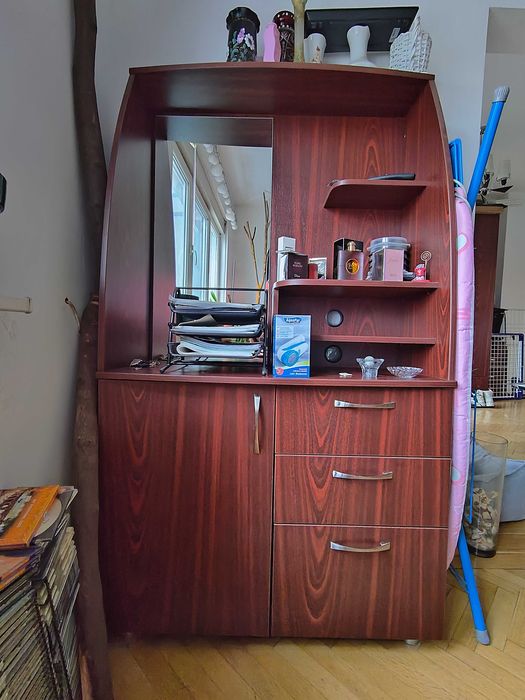 Masa de toaleta(machiaj) cu etajere, sertare și dulăpior de vânzare