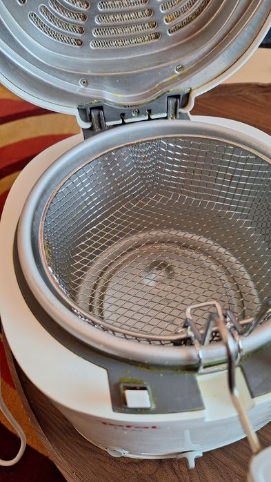 Фритюрник Tefal.