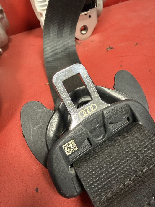 Audi a3 8y задни колан колани ляв и десен