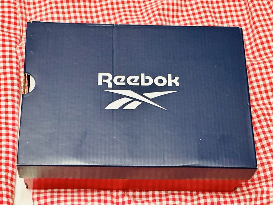 ЧИСТО НОВИ  Reebok Детски маратонки - размери 30 и 35