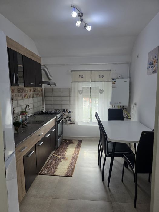 Apartament central cu 2 camere de vanzare