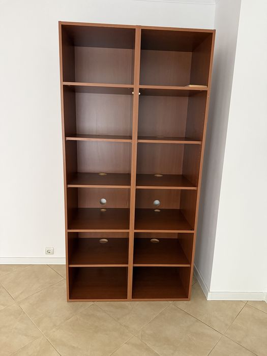 Дървени етажерки за офис