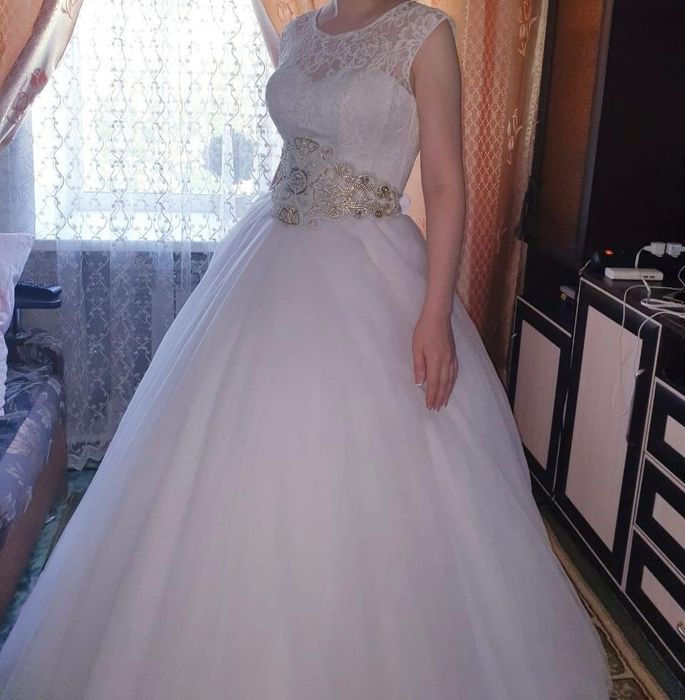 Продам 2 платья в отличном состоянии