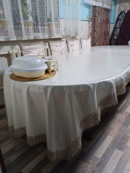 Продаю стол с соскатертью