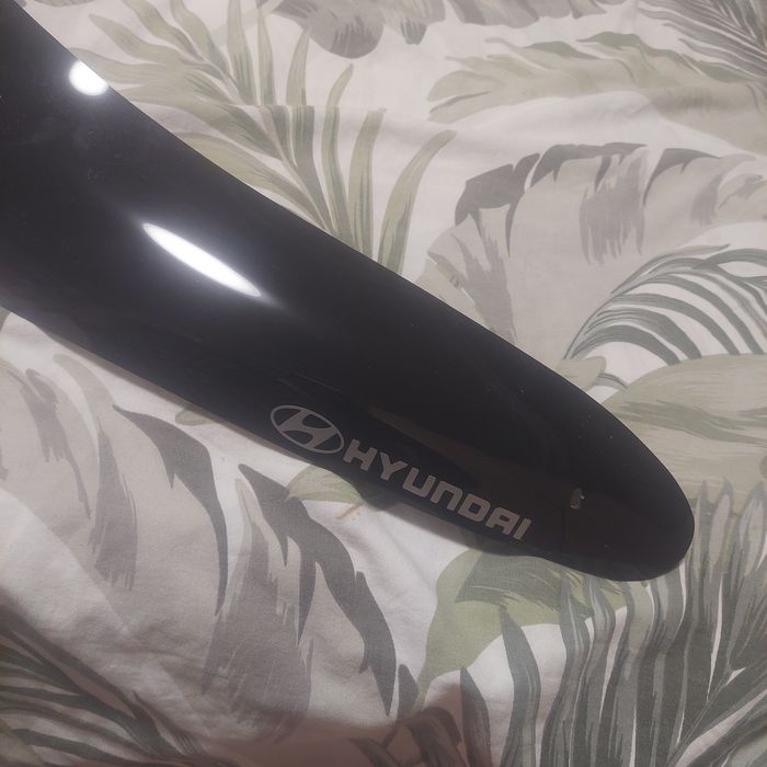 Дефлектор капота