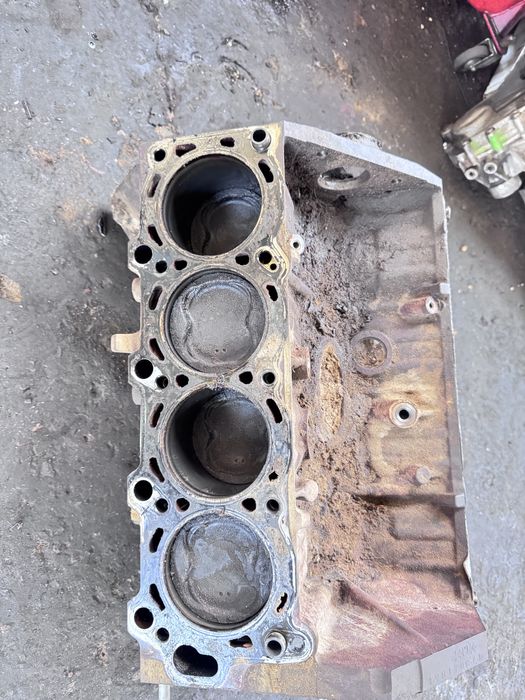 Блок двигателя 2 UZ