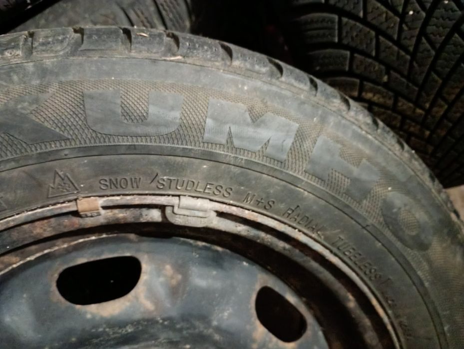 Vând cauciucuri iarnă 185/60/14 scoda fab2 polo Seat an 2024Grenf