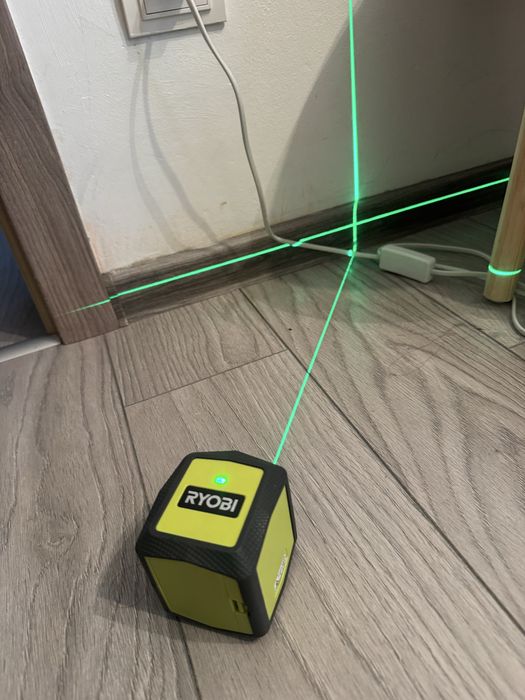 Laser Ryobi ca nou