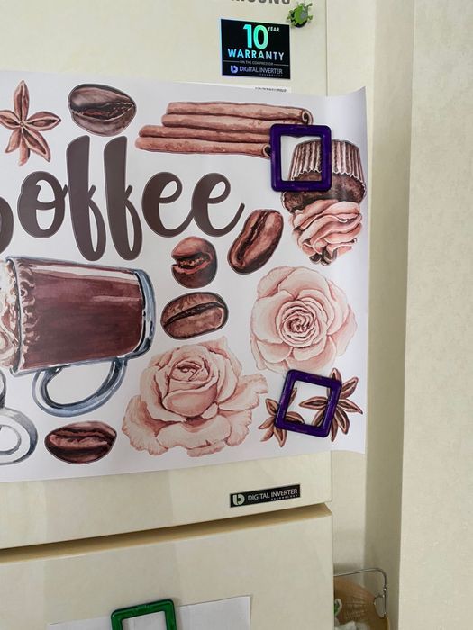 Наклейка на стену