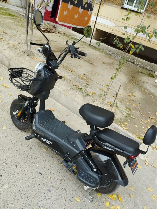 Skuter deyarli yangi