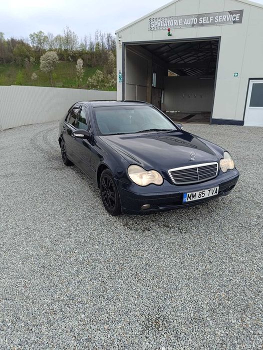 Vând mercedes C class