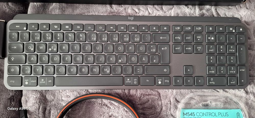 Se vinde set Logitech,produsele sunt noi