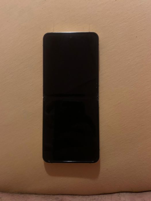 Samaung galaxy z flip 4