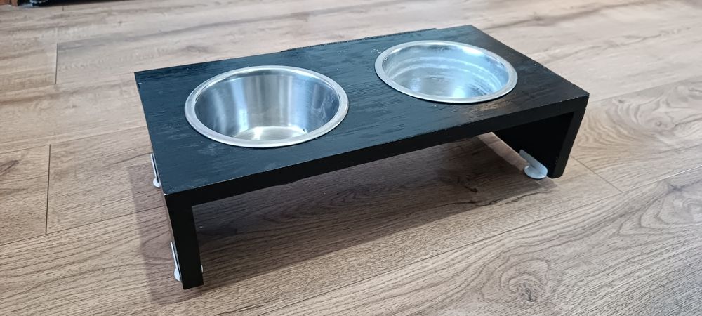 Подставка с мисками для собак