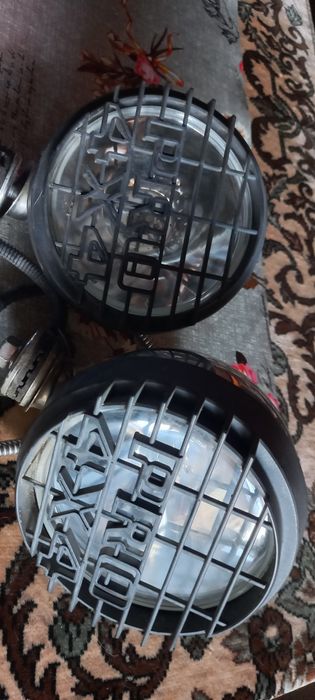 2 proiectoare halogen