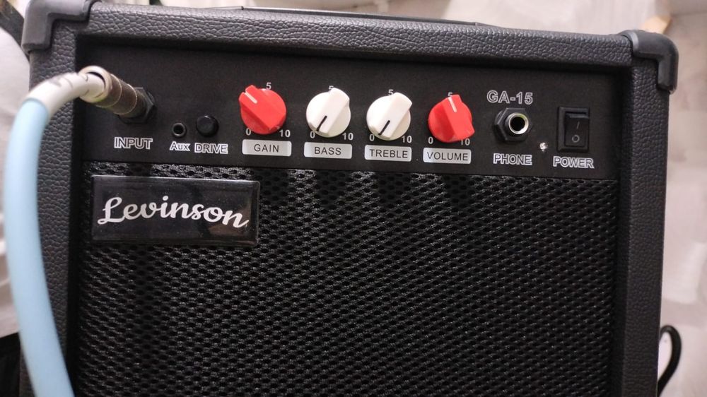 Продам электрогитару