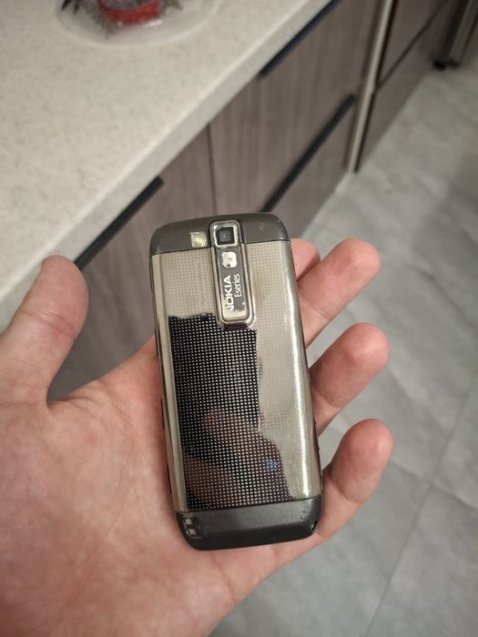 Продаю Nokia e66!