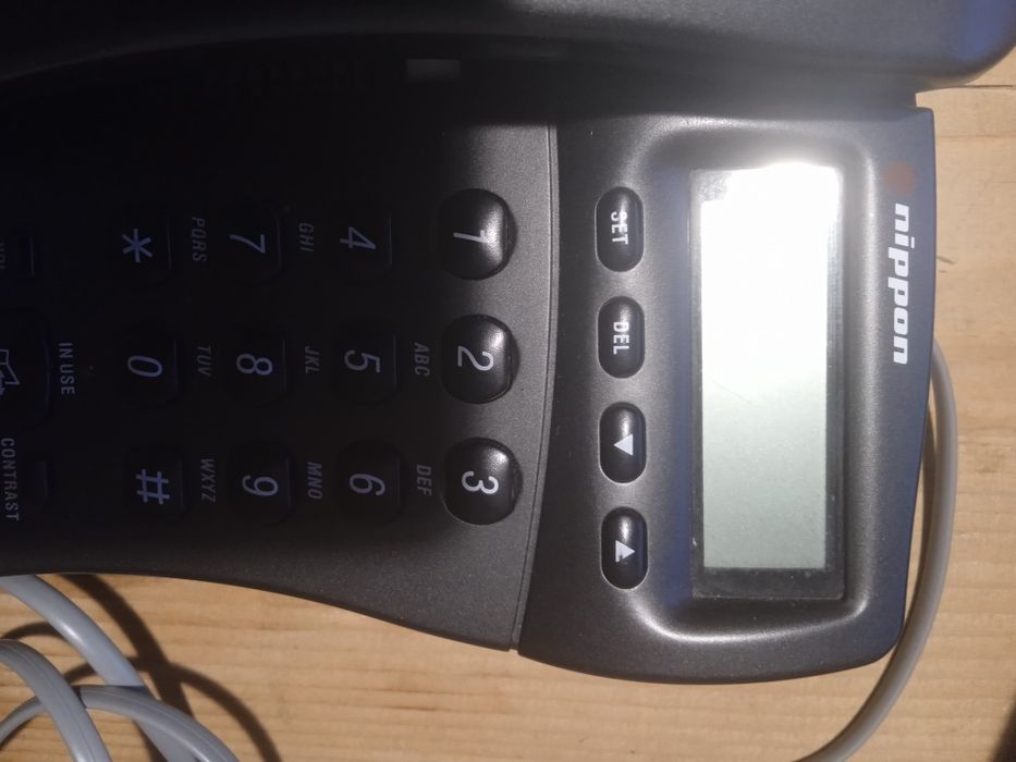 Продавам телефон със слушалка