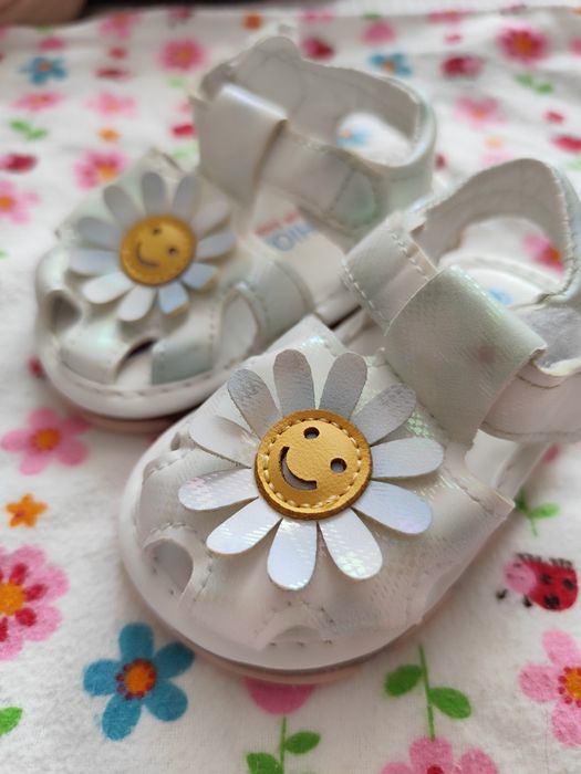 Продам обувь на девочку