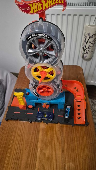 Set de joaca Hot Wheels City - Vulcanizarea Super Twist