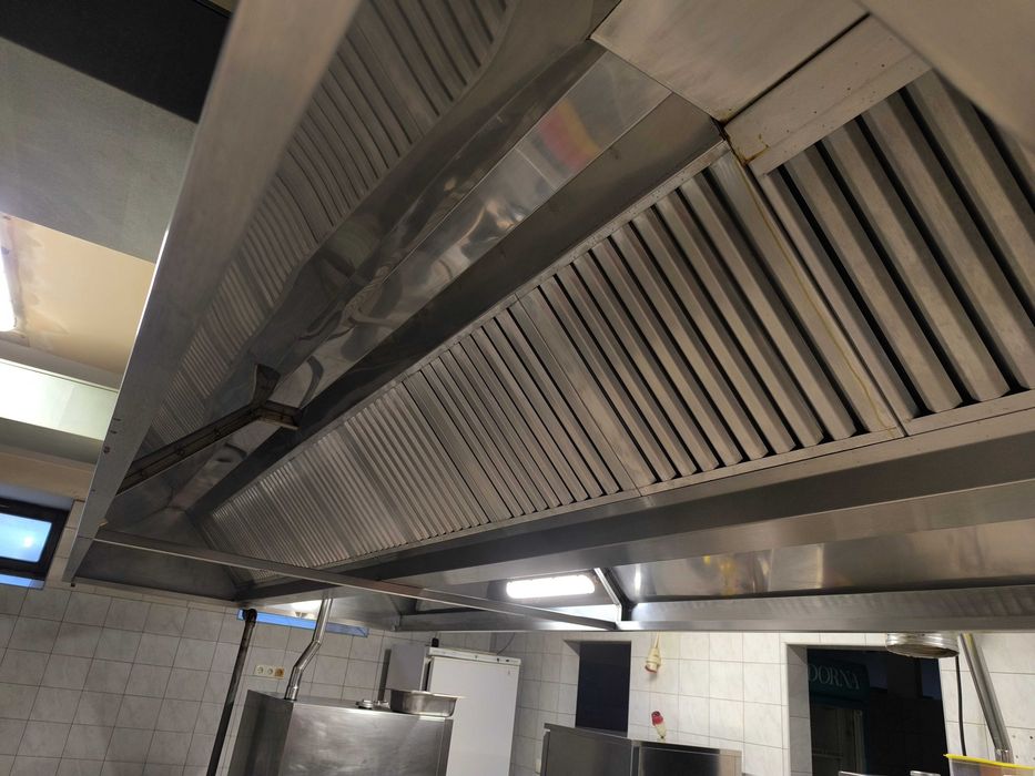 Sistem profesional de ventilatie pentru bucatarie.