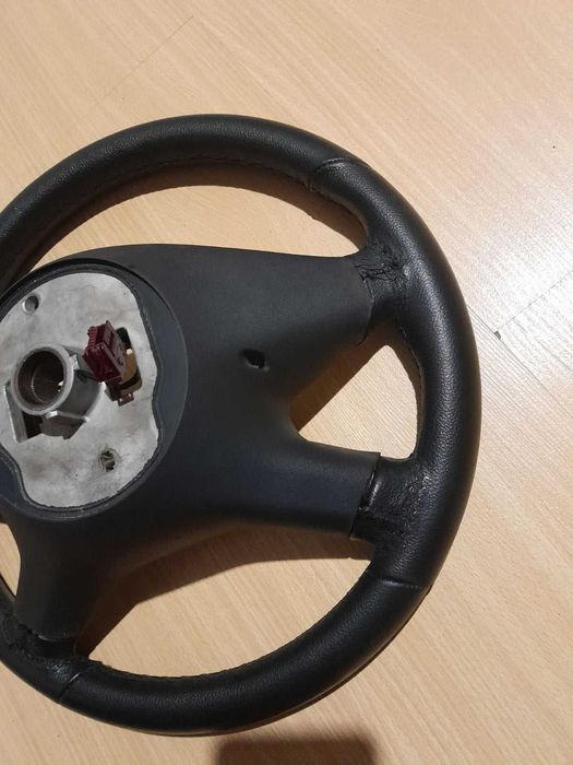 Продавам кожен волан за Мерцедес W212,W204