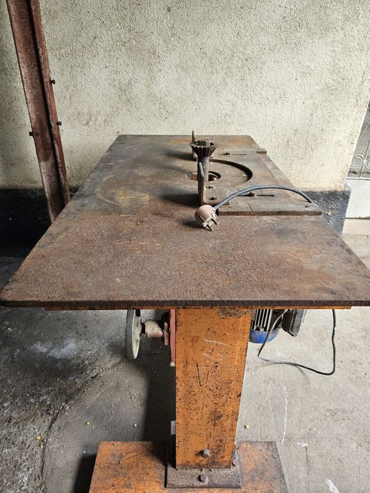 Vând  FREZA pentru lemn, model artizanal