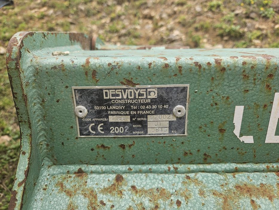 Freza de vegetatie si tocator cu picap pentru crengi , broior