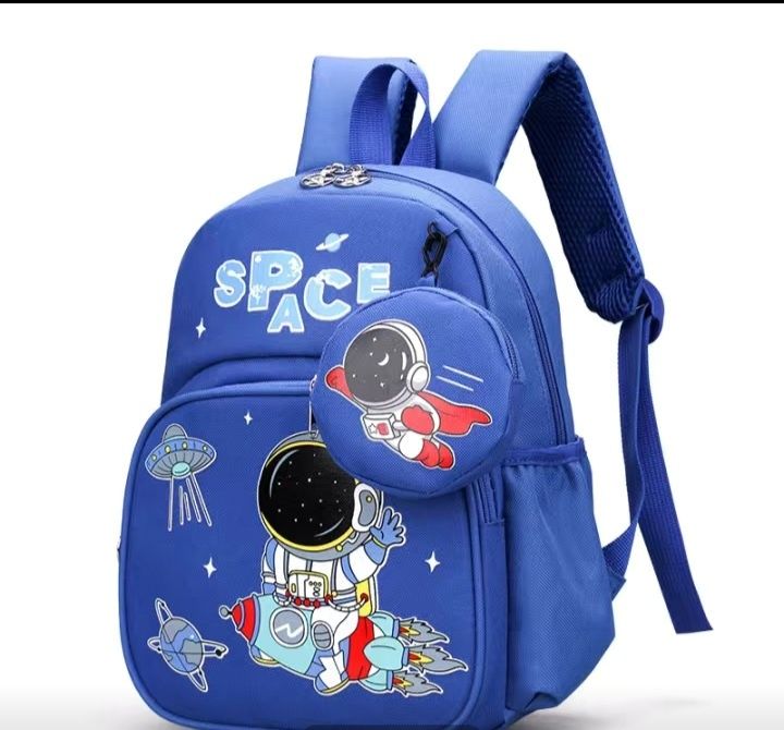 Продаю  наушники , рюкзаки .