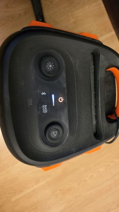 Продавам JBL Partybox 110