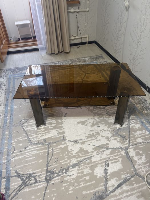 Продам стеклянный стол 5К