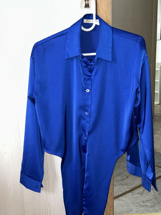 Продам женскую одежду……..