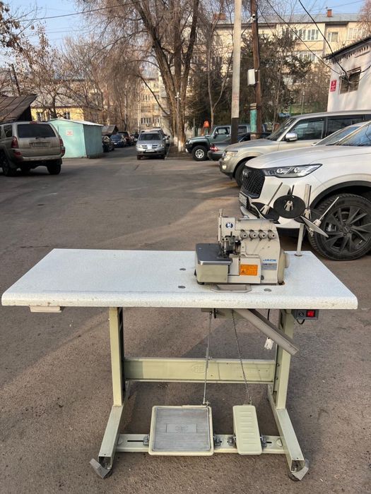 Оверлок промышленный Jack.