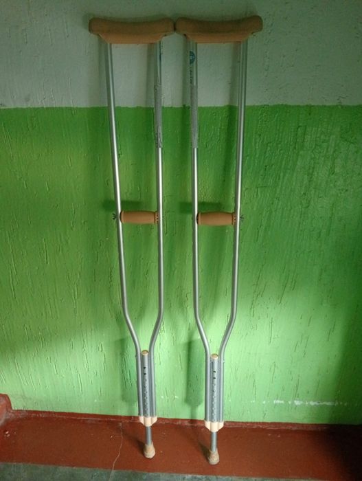 Костыли алюминиевые.