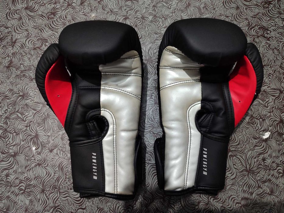 Боксерские перчатки UFC PowerGym