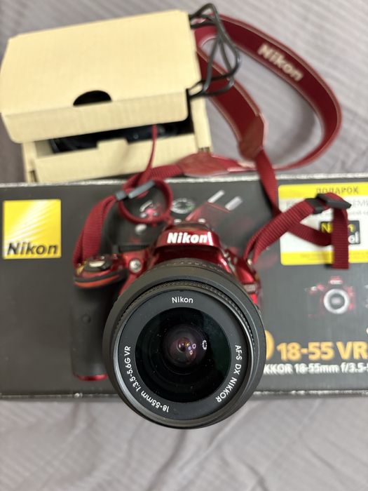 Nikon D5200 + 18–55 VR (красный)