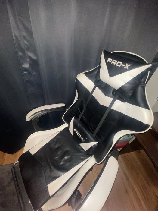 Scaun de gaming cu masaj pro x
