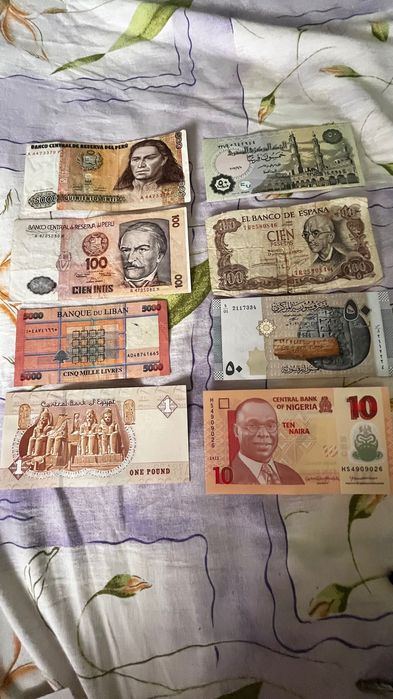 Diverse monede și bancnote vechi