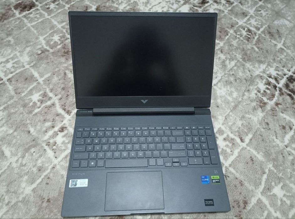 HP victus i7 512/16