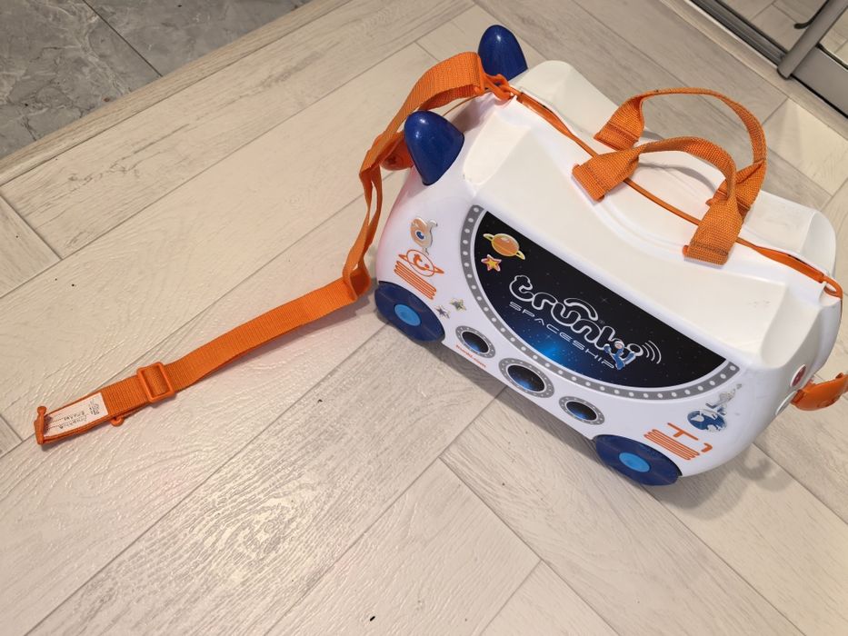 Продам чемодан trunki для детей на колёсах