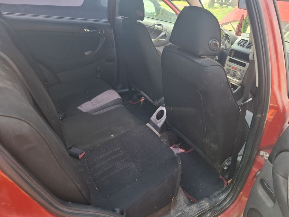 Dezmembrez Alfa romea 147 1.6 benzină