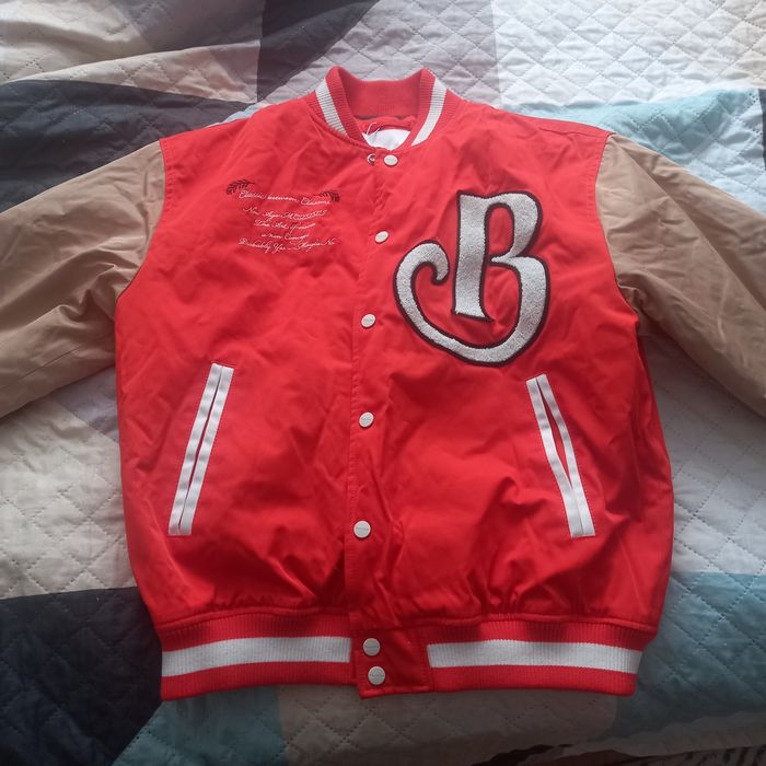 Продам ветровку новую