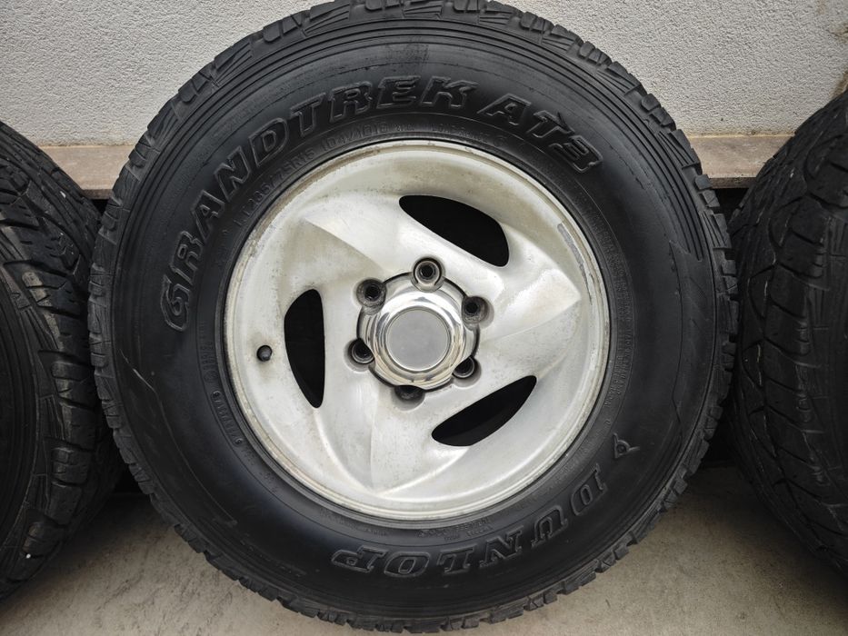 Джанти с гуми 6х139,7 *107,1*7.5j *15 ки * 235/75/15