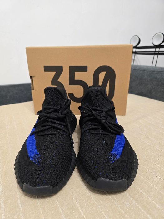 Adidas yezzi nr  42 43 44 45 46  preț 350 lei