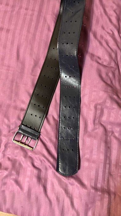 Ремень темно-синего цвета