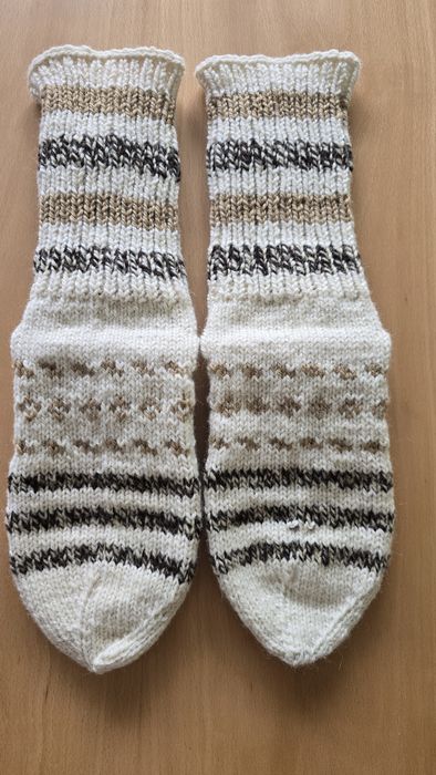 Вълнени чорапи ръчно плетени